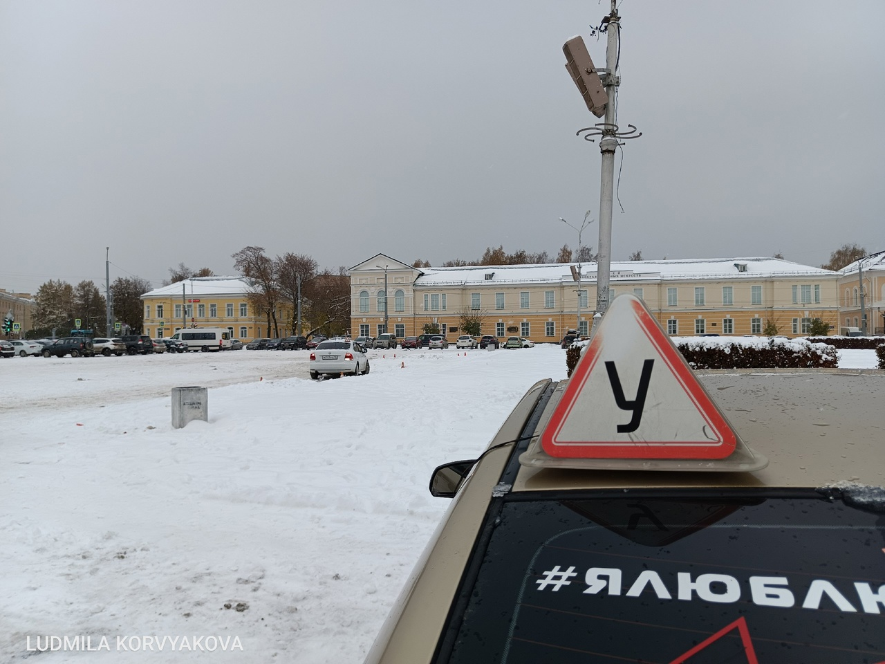 Площадь Кирова в Петрозаводске заполнили учебные машины | Фактор - новости  Карелии