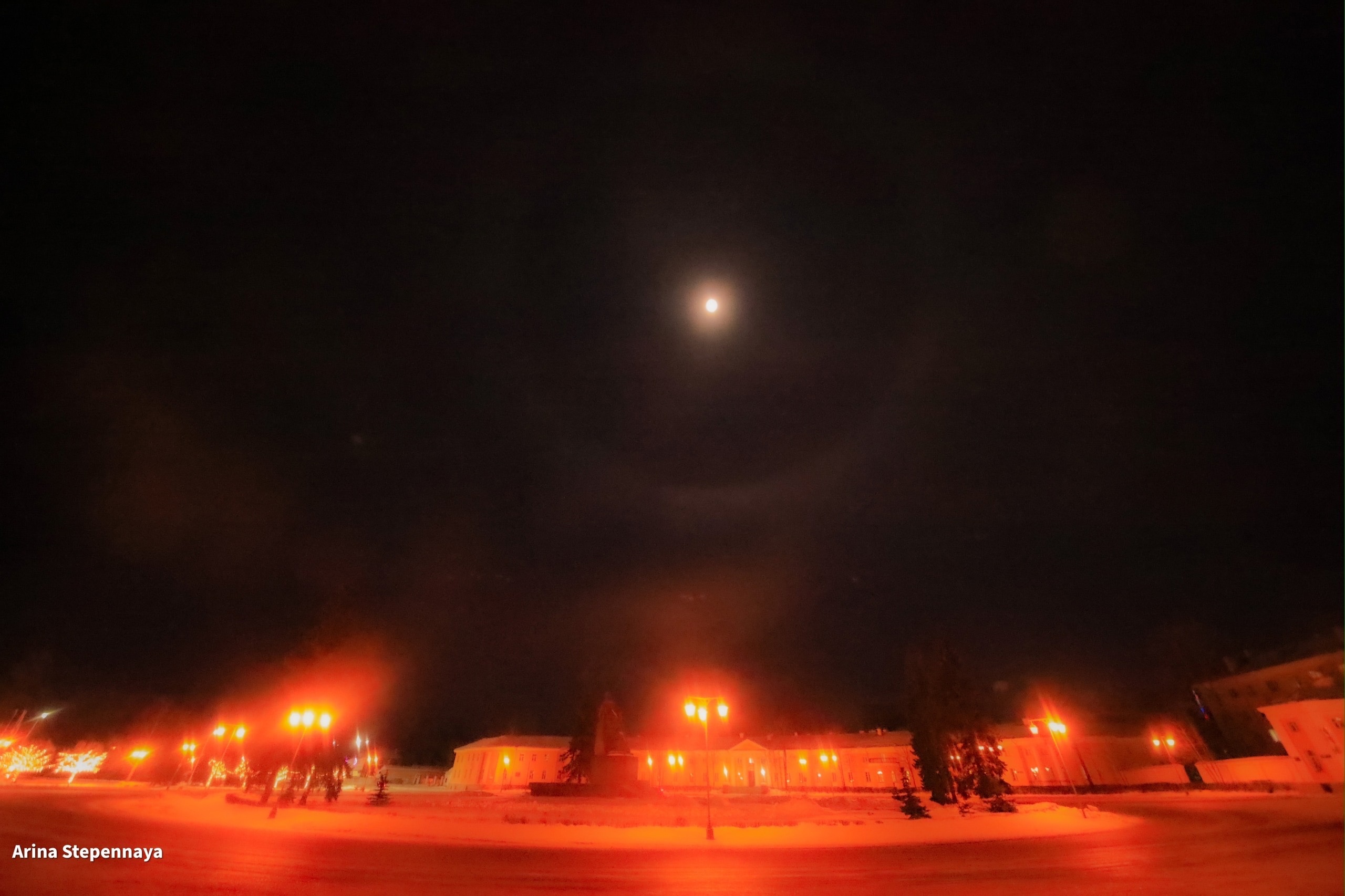 06 декабря 2023. Гало световые столбы. Эффект гало. Лунное гало. Лунное гало атмосферные оптические явления.