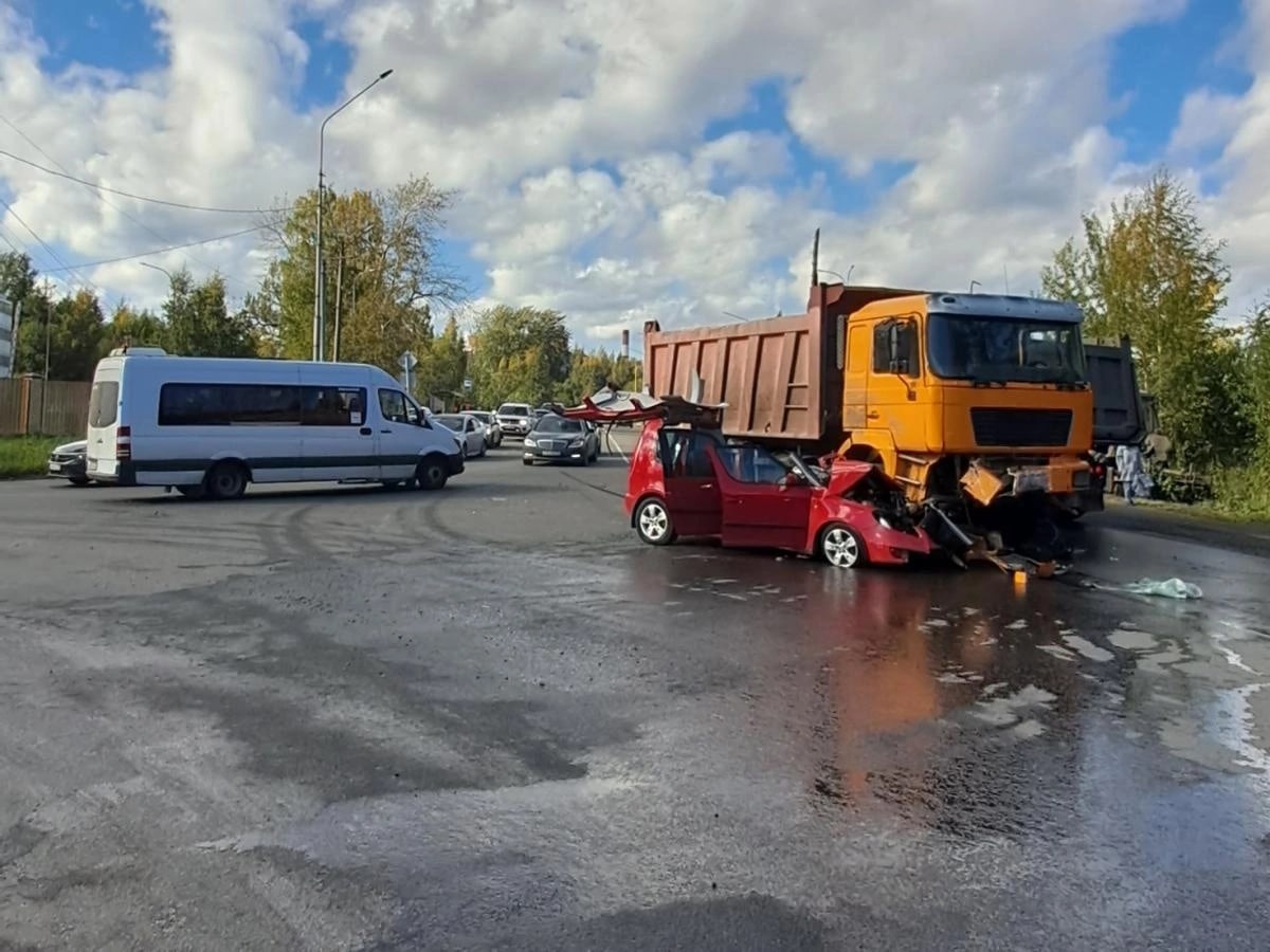 Водитель и 7-летний пассажир пострадали в массовой аварии в Петрозаводске |  Фактор - новости Карелии